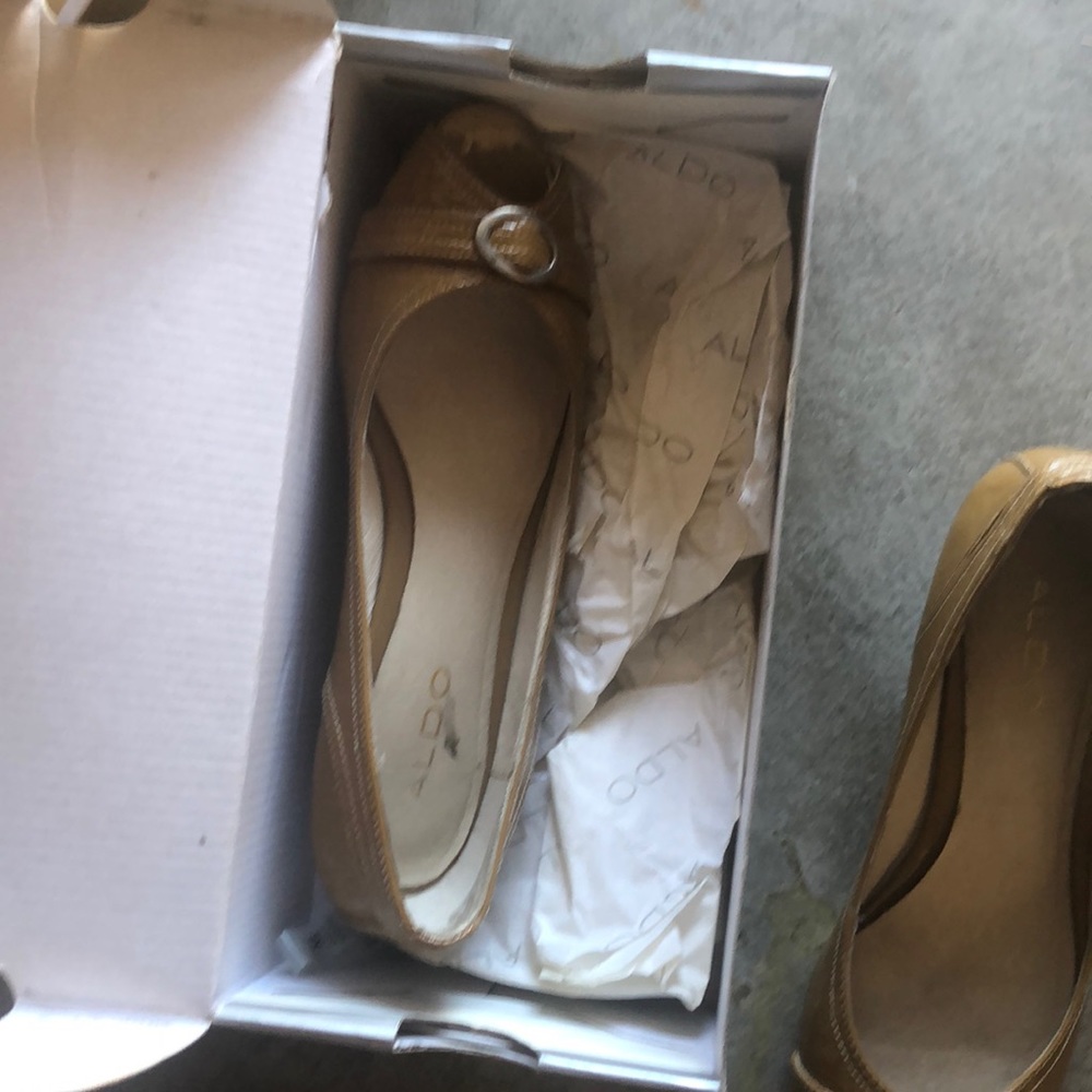 Shoes - Picture 3 of 4